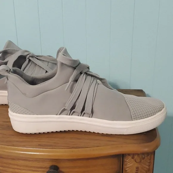 Steve Madden Lancer gray sneaker tennis shoe - Picture 3 of 10